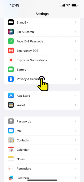 iPhone Lockdown Mode : อัพเดท iOS ให้เป็นเวอร์ชั่นล่าสุด แล้วไปที่ Privacy & Security ใน Settings